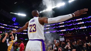 九游体育在线网站-历史第一人！詹姆斯至今20年打圣诞大战！高于NBA18支球队！