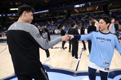 九游体育网页-【现场】短短1分钟却意义非凡 NBA赛场上演亚洲德比