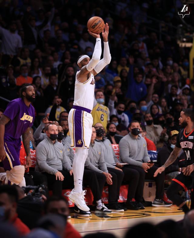 1635770178647095386.jpg Melo-vs-Rockets.jpg